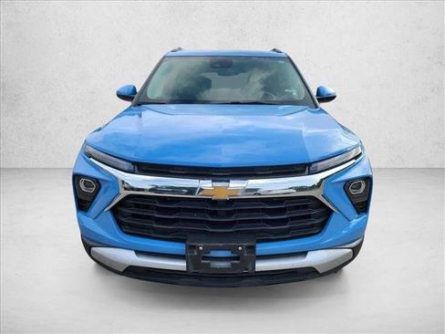 Used 2024 Chevrolet TrailBlazer LT w/ LT Cold Weather Package FWD image 2