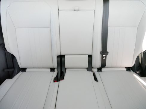 Certified 2024 Volkswagen Tiguan SE w/ Panoramic Sunroof Package image 13