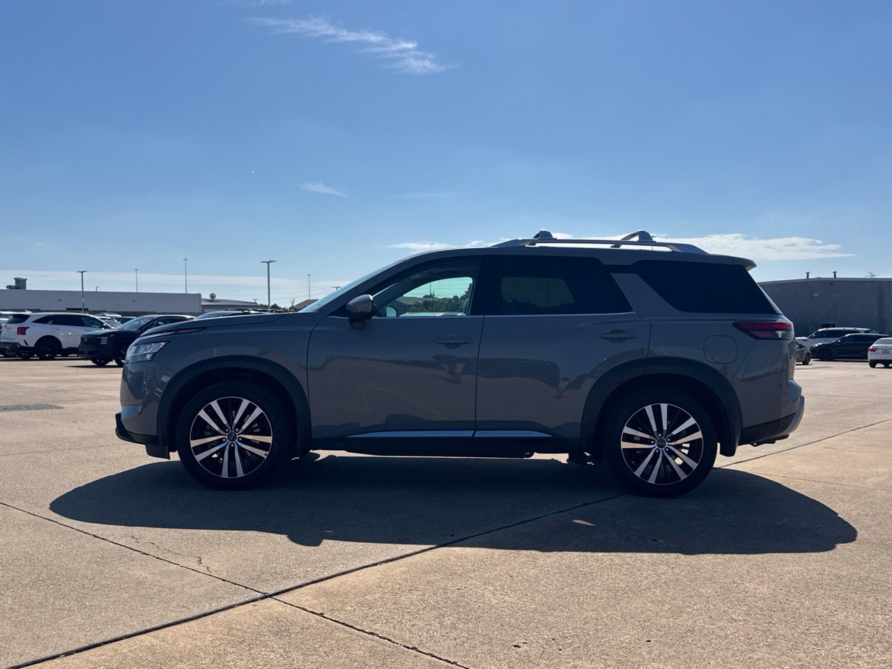 Used 2024 Nissan Pathfinder Platinum FWD image 16