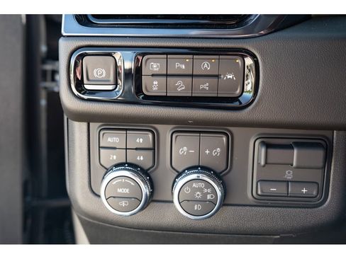 New 2026 GMC Yukon AT4 w/ AT4 Premium Plus Package AWD/4WD image 31