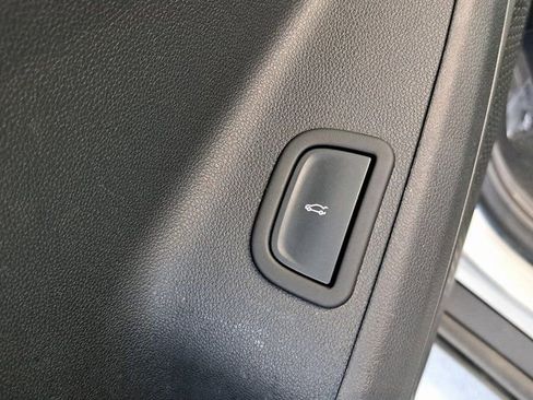 Used 2025 Chevrolet Traverse LT image 22