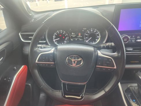 Used 2023 Toyota Highlander XSE AWD/4WD image 25