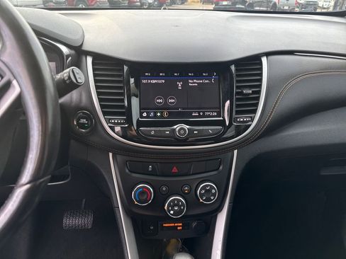 Used 2022 Chevrolet Trax LT w/ LT Convenience Package image 17