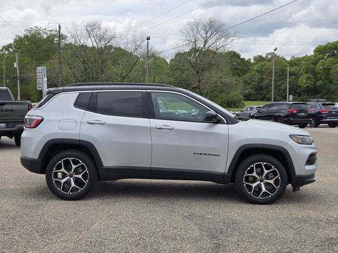 Used 2025 Jeep Compass Limited AWD/4WD image 6