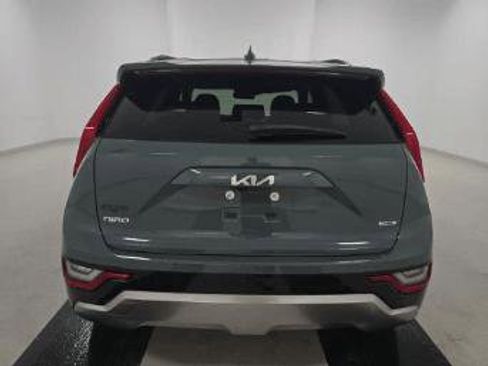 Used 2023 Kia Niro SX Touring FWD image 8