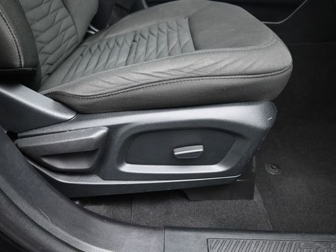 Used 2020 Ford Explorer XLT w/ Comfort Package image 32