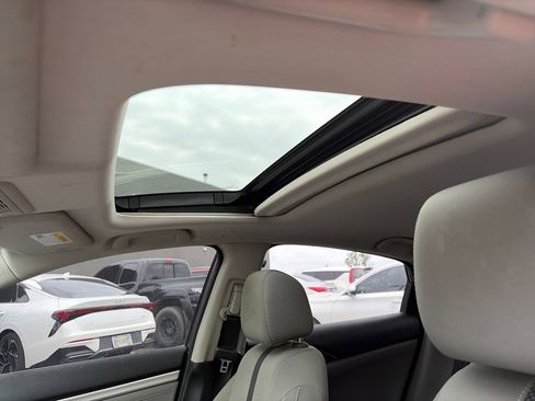 Used 2019 Honda Civic EX image 21