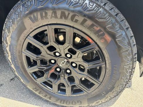 Used 2026 Chevrolet Colorado Trail Boss AWD/4WD image 9