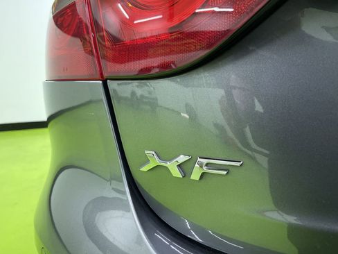 Used 2017 Jaguar XF Prestige image 13