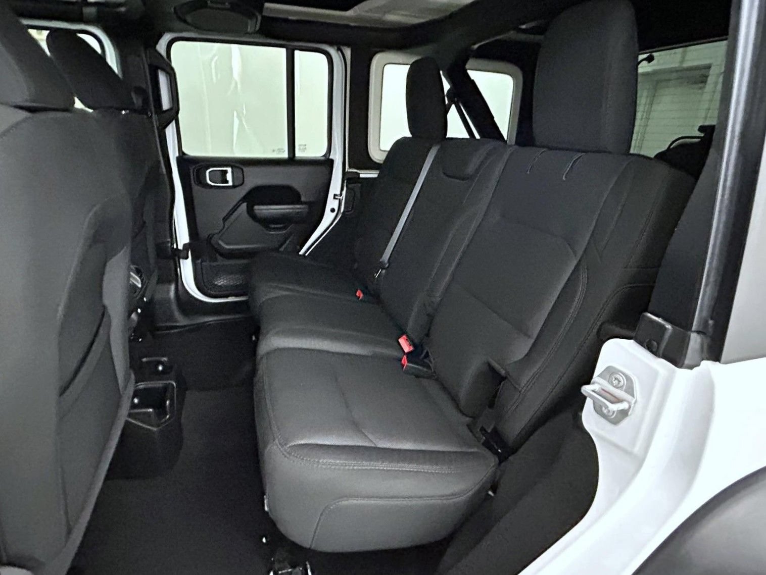 Certified 2022 Jeep Wrangler Unlimited Sport AWD/4WD image 19