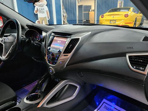 Used 2013 Hyundai Veloster RE:MIX Edition image 17
