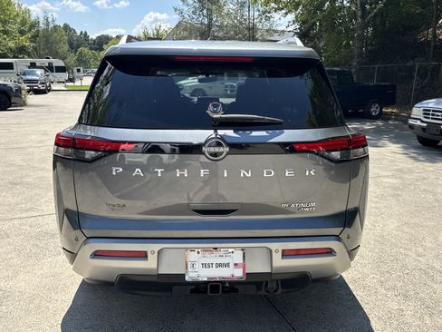 Used 2024 Nissan Pathfinder Platinum AWD/4WD image 6