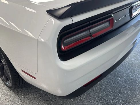 Used 2019 Dodge Challenger R/T w/ Driver Convenience Group RWD image 33