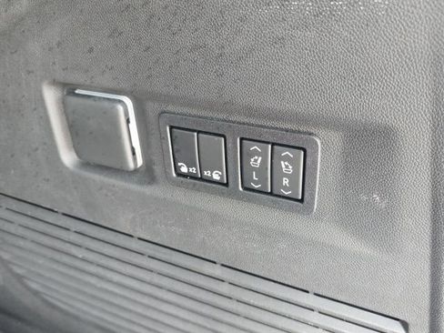 Used 2022 Chevrolet Tahoe High Country image 13