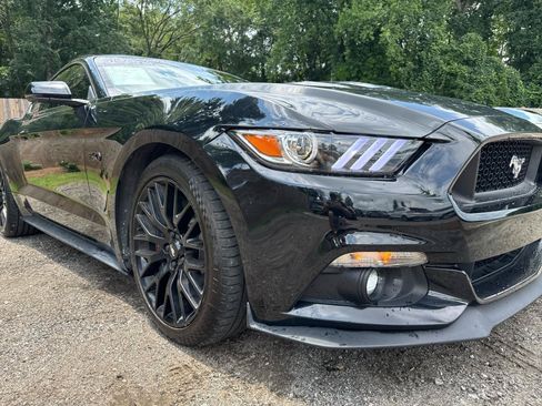 Used 2017 Ford Mustang GT Premium w/ GT Performance Package RWD image 29