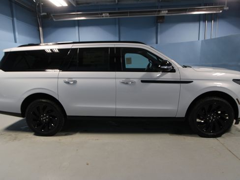 New 2026 Lincoln Navigator L Reserve w/ Jet Appearance Package AWD/4WD image 31