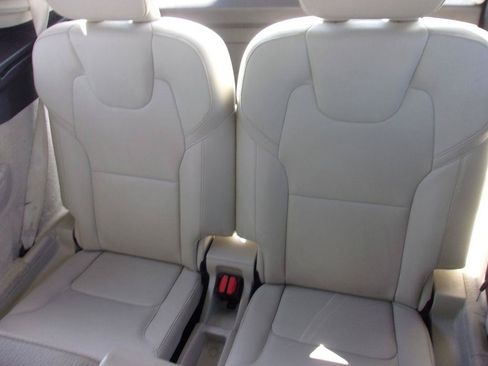 Used 2016 Volvo XC90 T6 Momentum w/ Momentum Plus Package AWD/4WD image 17