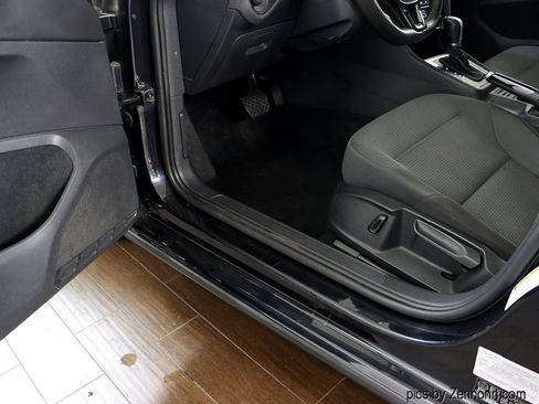 Used 2019 Volkswagen Golf S image 24