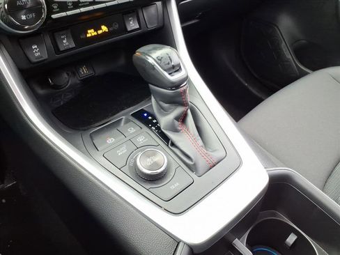 Used 2024 Toyota RAV4 SE image 15