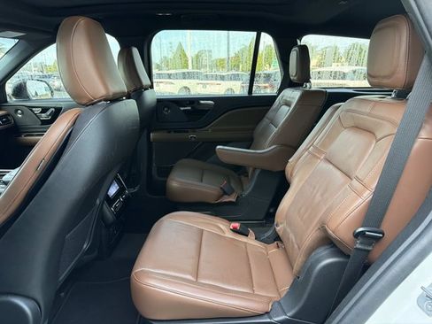 Used 2023 Lincoln Aviator Reserve w/ Equipment Group 201A RWD image 17