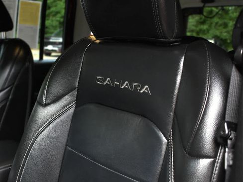 Used 2021 Jeep Wrangler Unlimited Sahara AWD/4WD image 11