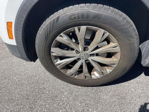Used 2018 Volkswagen Tiguan SE w/ Panoramic Sunroof Package image 7