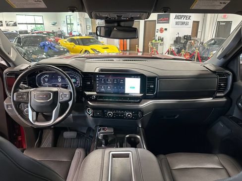 Used 2022 GMC Sierra 1500 SLT AWD/4WD image 16