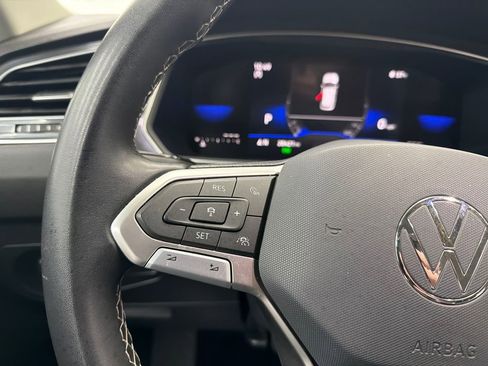 Used 2023 Volkswagen Tiguan SE image 24