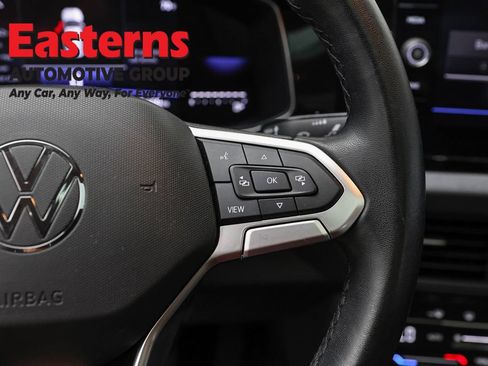Used 2025 Volkswagen Jetta SE FWD image 16
