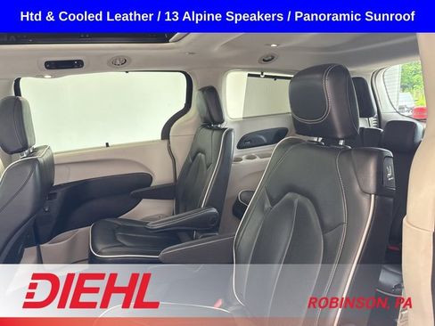 Used 2023 Chrysler Pacifica Limited FWD image 21