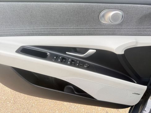 Used 2025 Hyundai Elantra Limited image 20