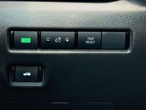 Used 2025 Nissan Sentra SR w/ SR Premium Package FWD image 18