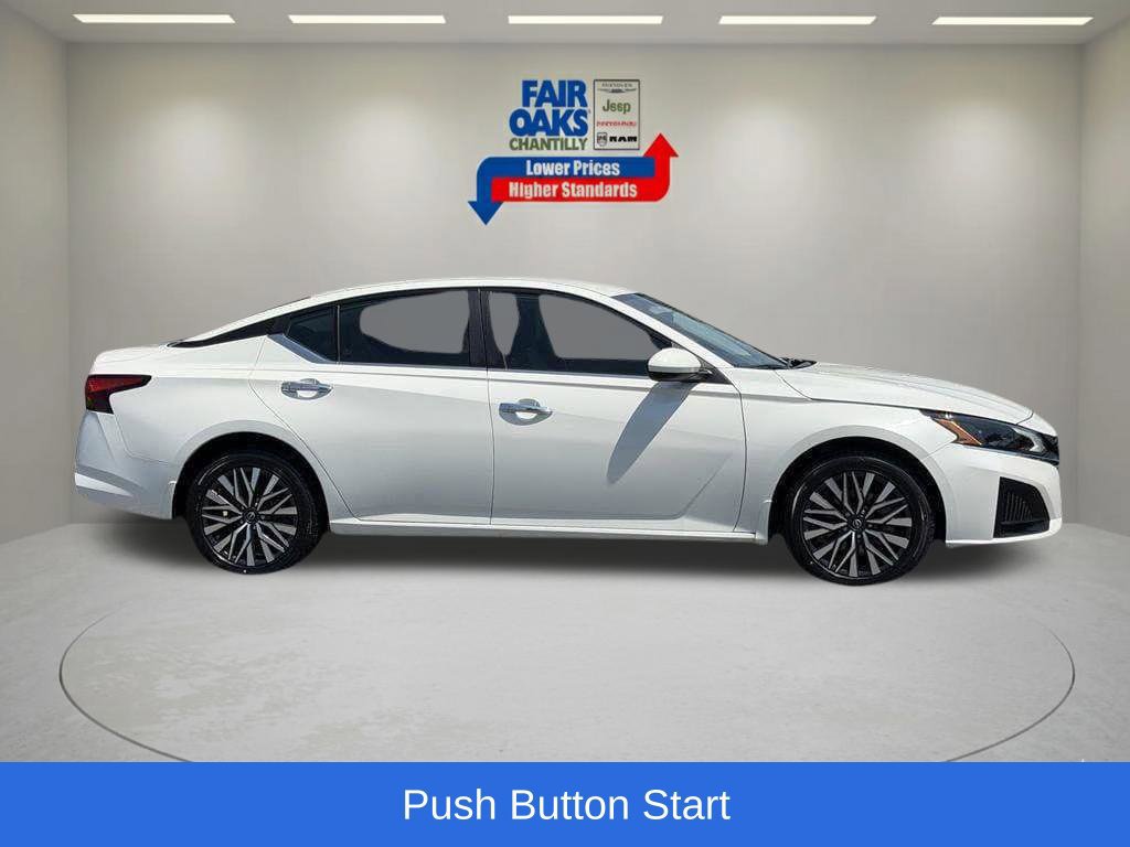 Used 2023 Nissan Altima 2.5 SV AWD/4WD image 6