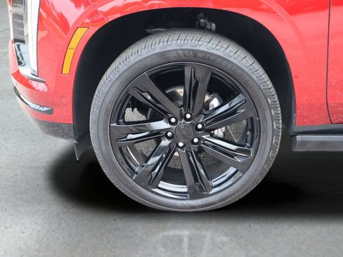 Certified 2026 Cadillac Escalade ESV Platinum Sport w/ LPO, Floor Liner Package AWD/4WD image 32