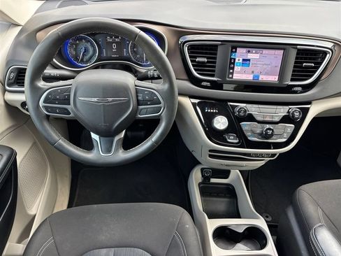 Used 2022 Chrysler Voyager LX FWD image 19