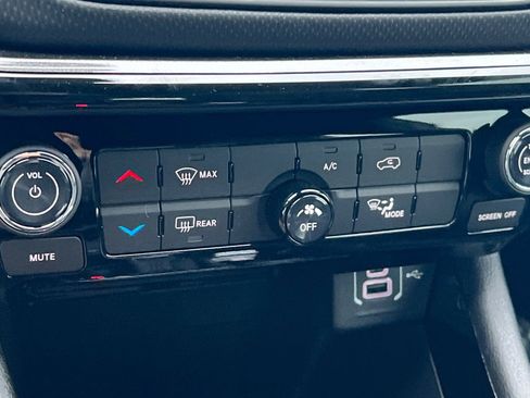 New 2026 Jeep Compass Latitude AWD/4WD image 18