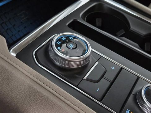 Used 2024 Ford Expedition Max XLT image 13