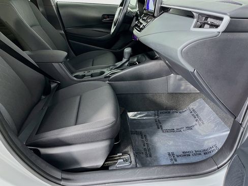 Used 2025 Toyota Corolla LE FWD image 32