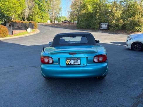 Used 2003 MAZDA MX-5 Miata RWD image 6