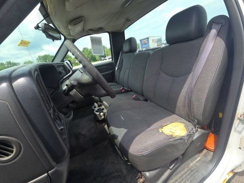 Used 2006 Chevrolet Silverado 1500 W/T RWD image 15