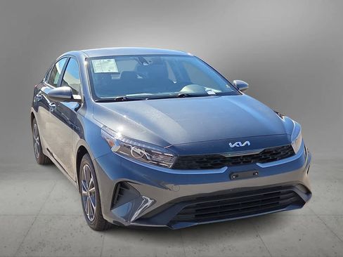 Used 2024 Kia Forte LXS image 3