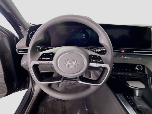 Used 2024 Hyundai Elantra SEL FWD image 13