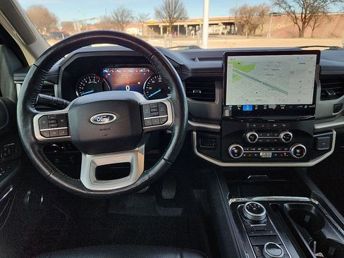 Used 2024 Ford Expedition Max XLT image 6