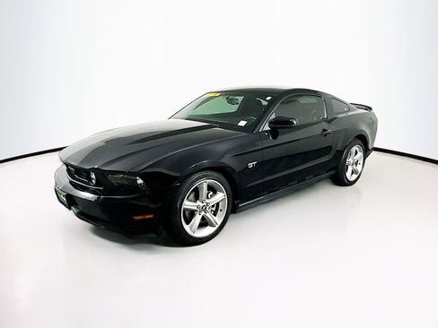 Used 2010 Ford Mustang GT Premium image 3