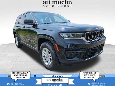 Used 2023 Jeep Grand Cherokee Laredo AWD/4WD image 1