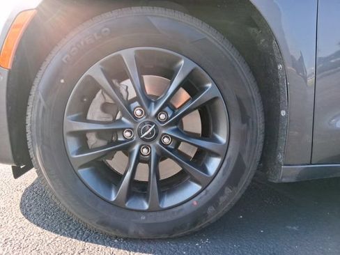 Used 2020 Chrysler Pacifica Touring-L w/ Advanced Safetytec Group AWD/4WD image 11