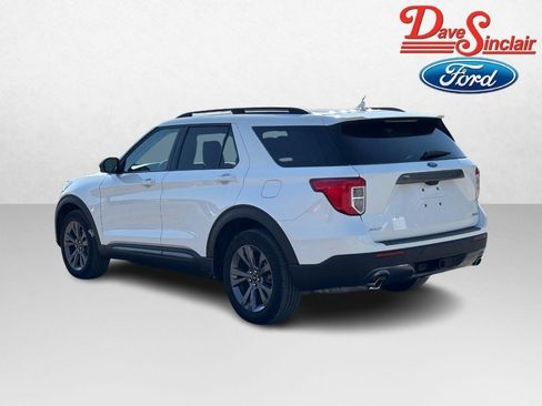 Used 2023 Ford Explorer XLT w/ Equipment Group 202A AWD/4WD image 9