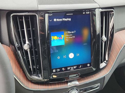 Used 2023 Volvo XC60 B5 Plus w/ Protection Package Premier image 15