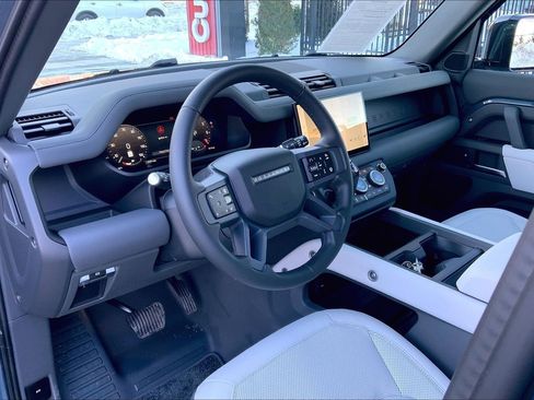 Used 2025 Land Rover Defender 110 X-Dynamic SE image 17