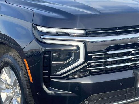 Used 2025 Chevrolet Suburban Premier image 9
